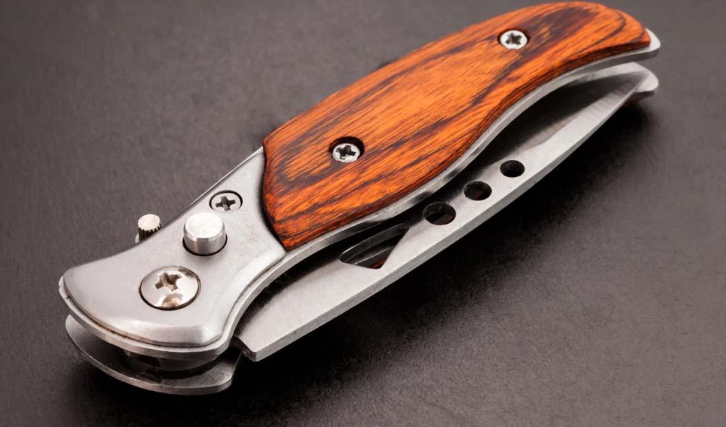 The litigants on the screen are not actors