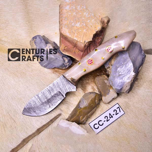 Hunting Ready: 6.5-Inch Damascus Steel skining Knife